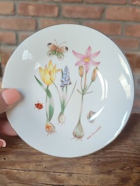 Vintage 1985 Royal Kendal Bone China Trinket Dish